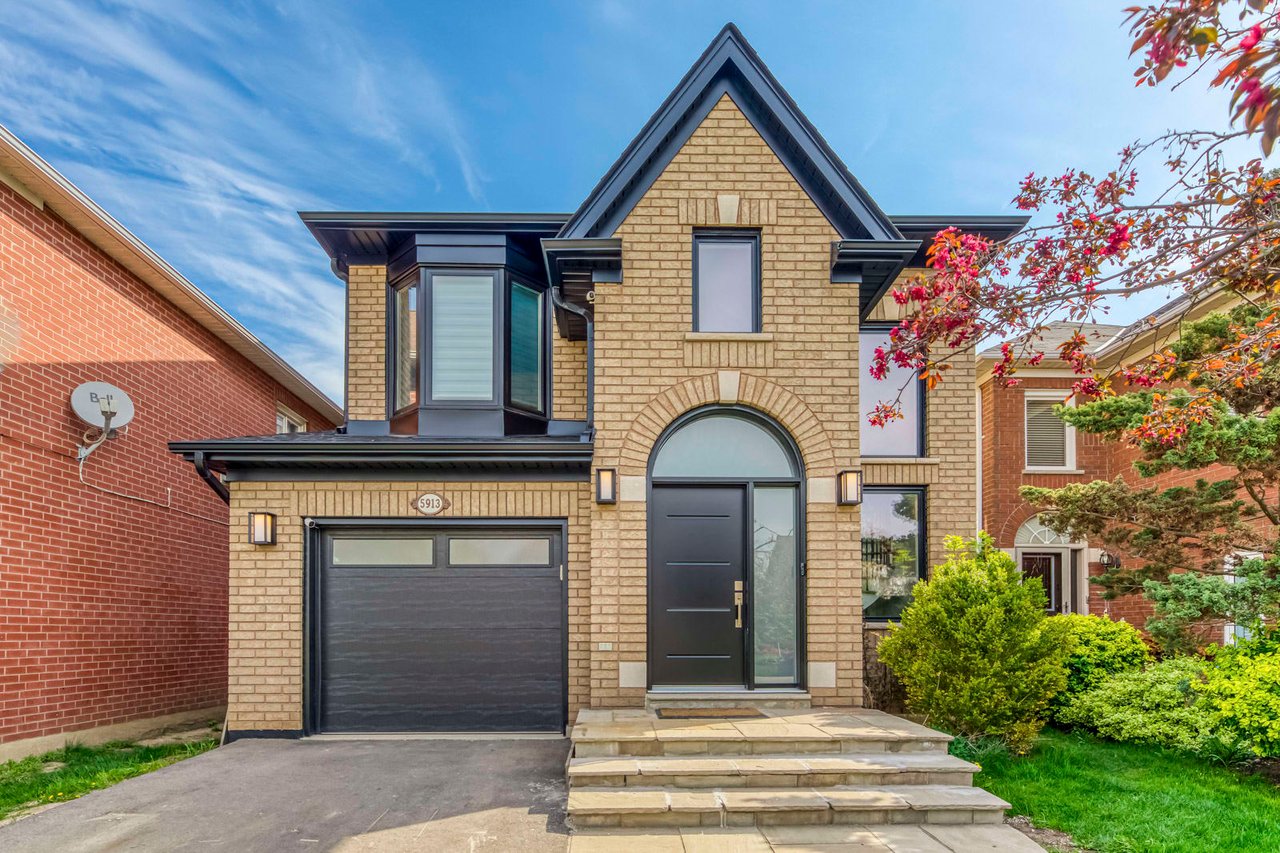 5913 Leeside Cres