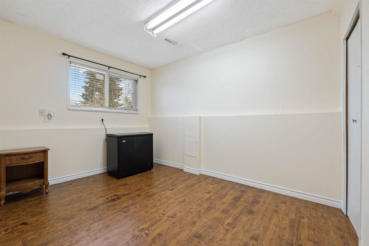 15774 96 Ave