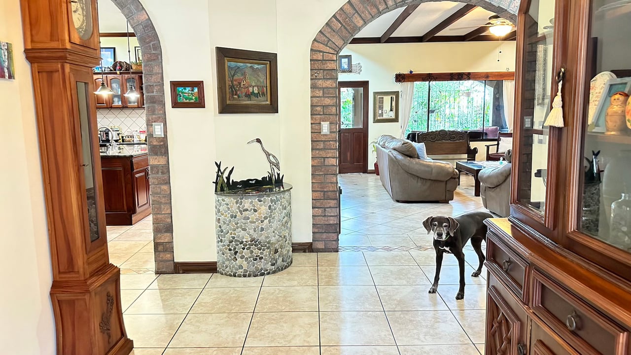 Colonial Gated Community Estate, Curridabat, San Jose