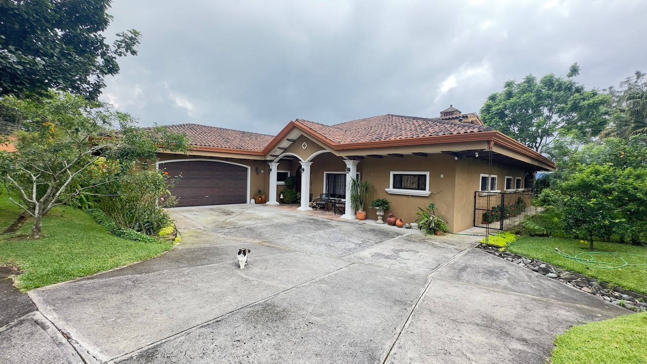 Colonial Gated Community Estate, Curridabat, San Jose