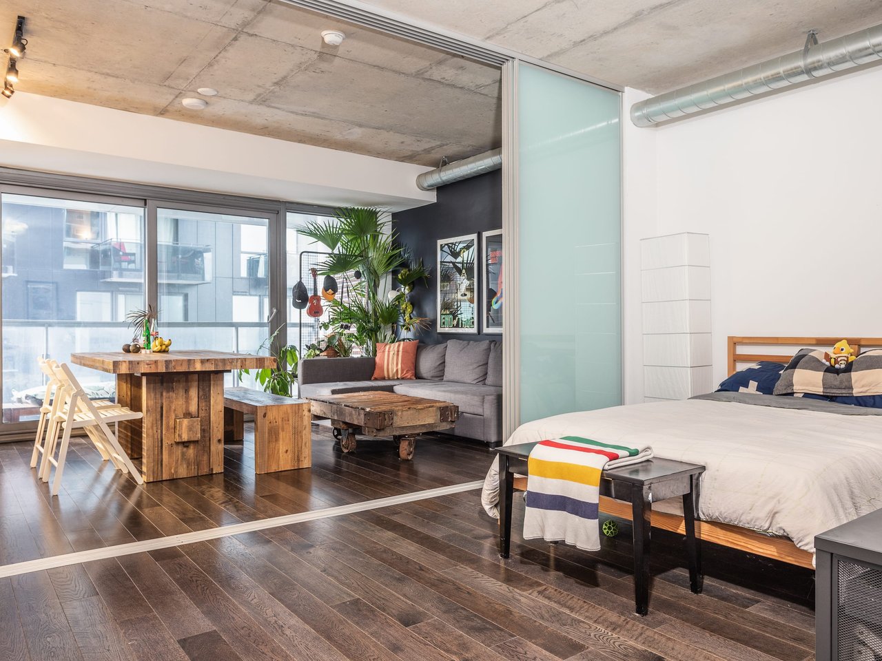 RIVER CITY II OVERSIZED SUITE