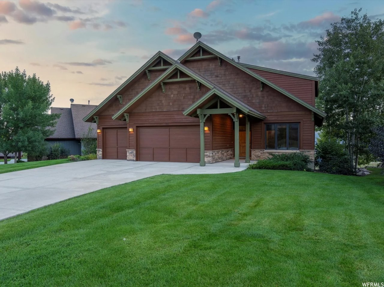 5823 E Elkhorn Dr