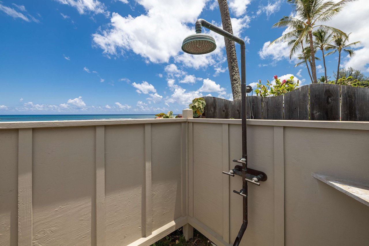 Waialua Beachfront Cottage