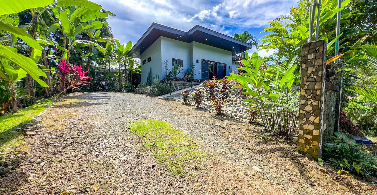 Charming Home in the Heart of Playa Hermosa, Uvita