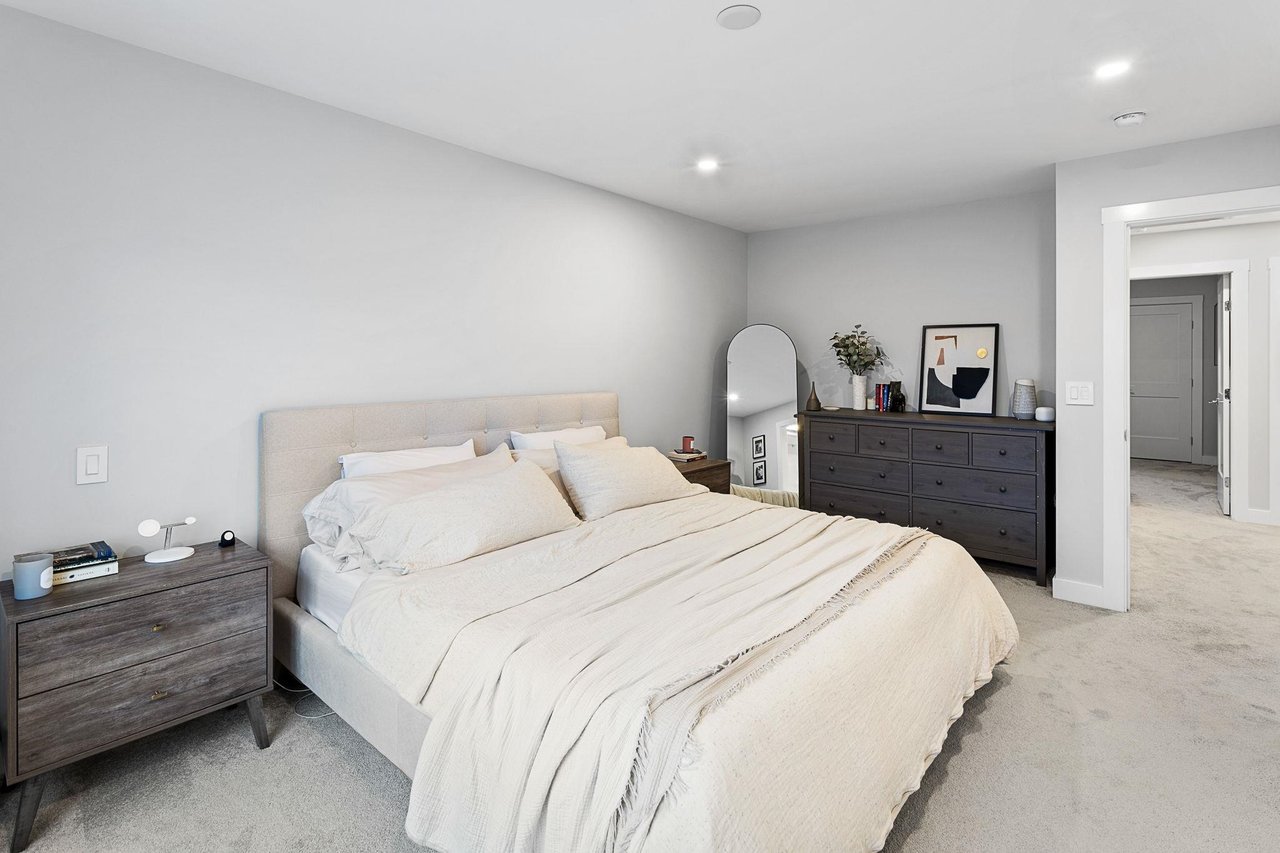78-20327 72b Ave