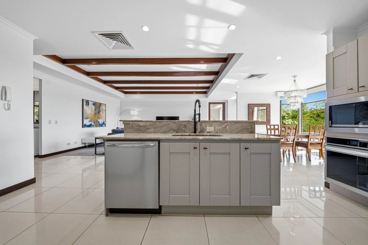 Renovated Carao Golf Condo, Flamingo, Guanacaste