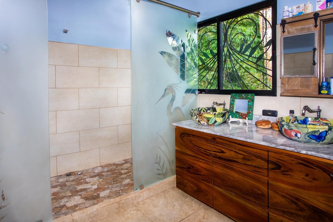 Incredible 7,000 Ft2 Ocean View Home With 200 Acre Reserve!