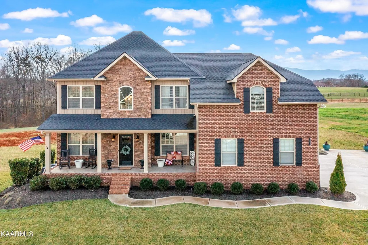 258 Bluff Shadows Ln