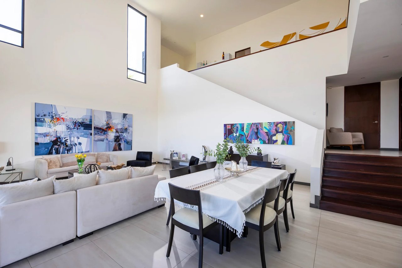 Modern Mountain View Home, Ciudad Colon, San Jose