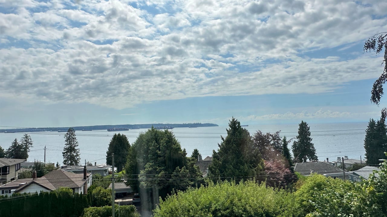 2613 Marine Dr
