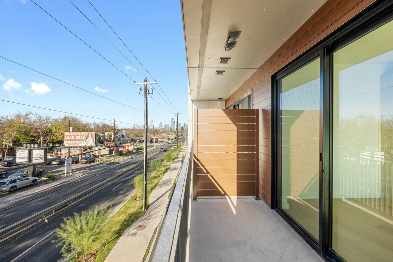 2209 S. 1st St. #221 - OneOak 