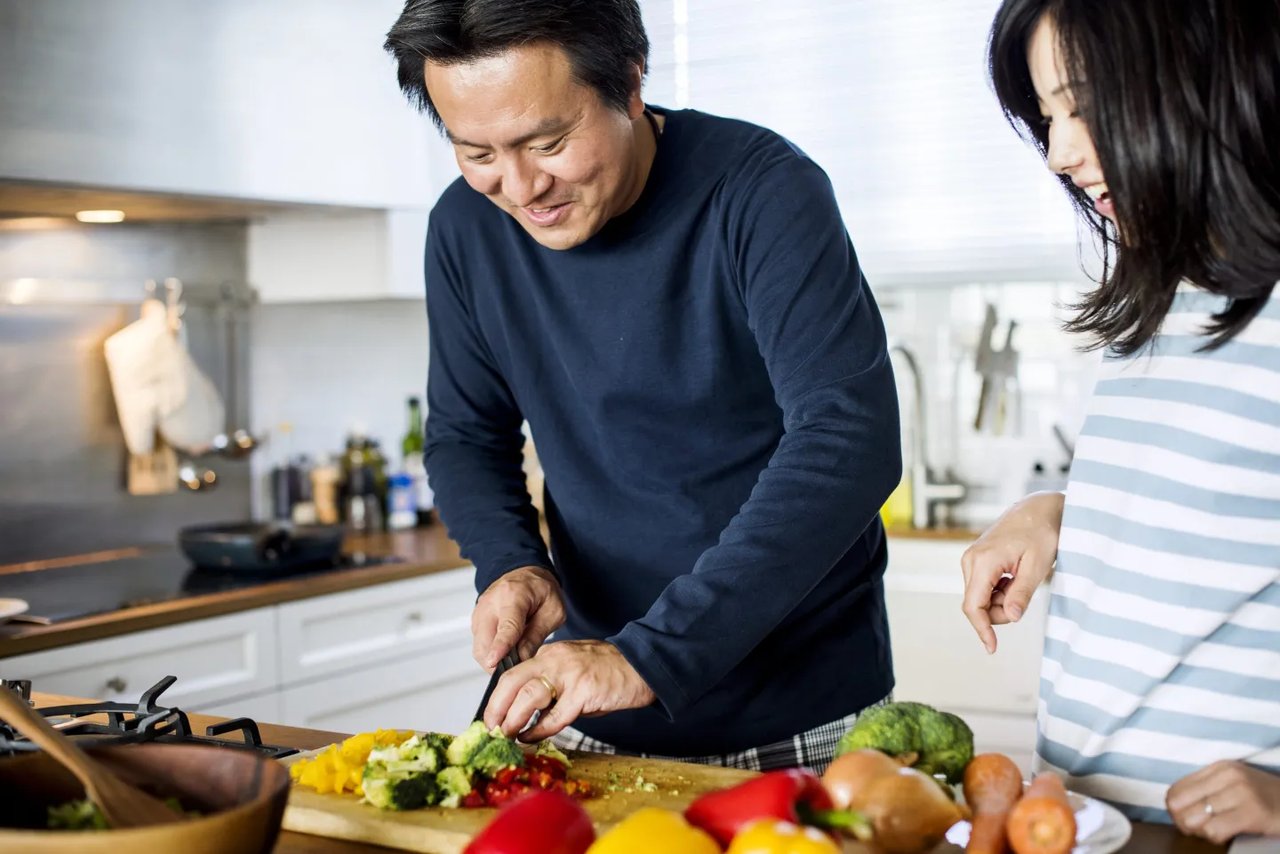 Nutritionists Offer These 6 Ways To Get Back To A Healthy Diet