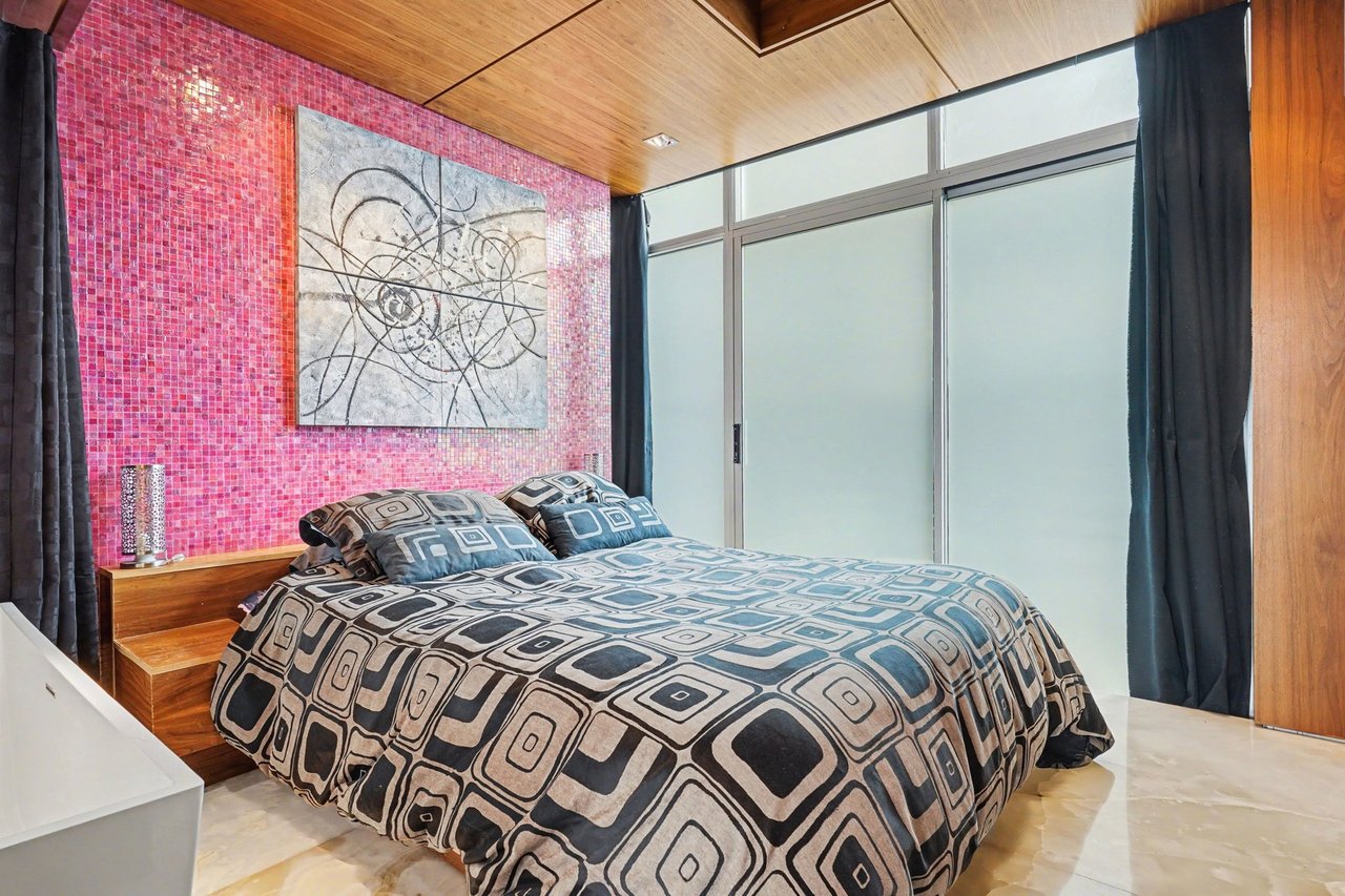 388 Richmond Street West, Suite 519