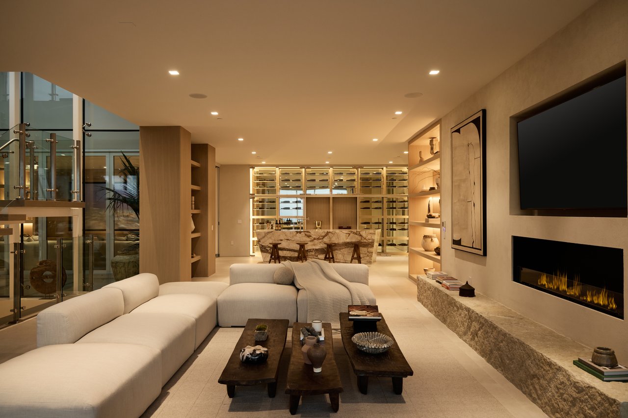 1615 Blue Jay Way, Bird Streets