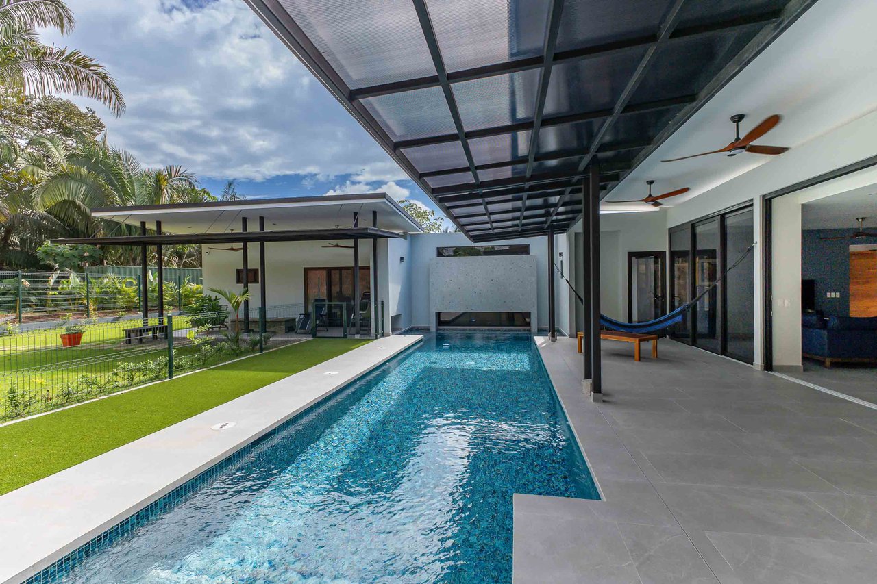 Stunning new 3 bedroom contemporary home 