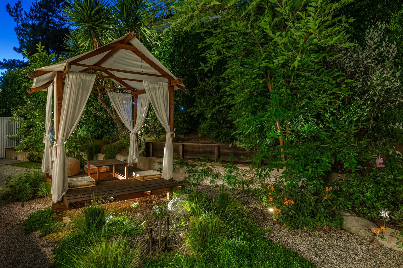 9011 Alto Cedro Dr, Beverly Hills