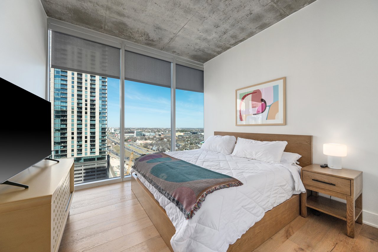 48 East Avenue #2204