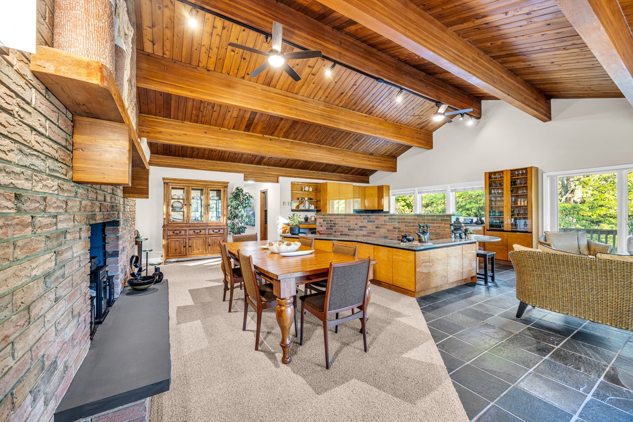 2360 8 Side Road, Burlington