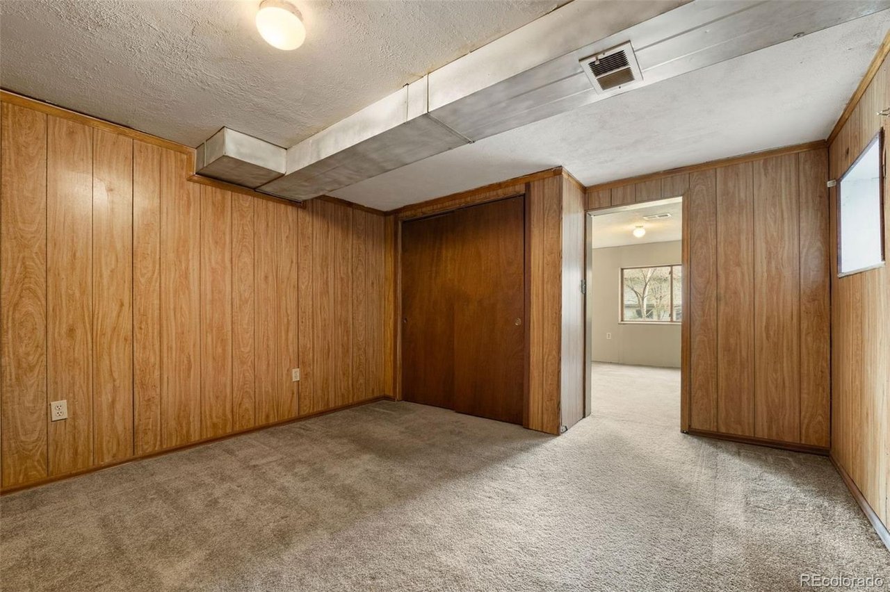 9911 Perry Ct
