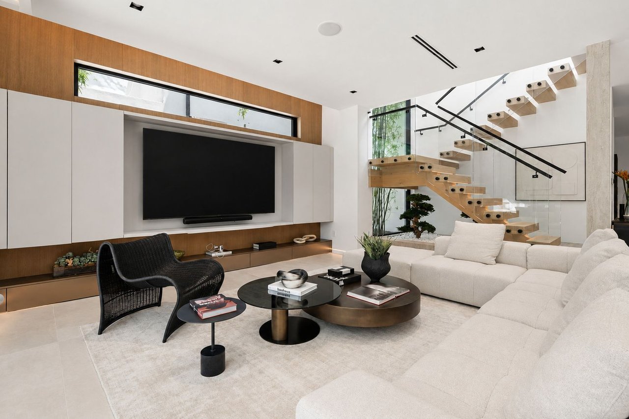325 W 63rd St