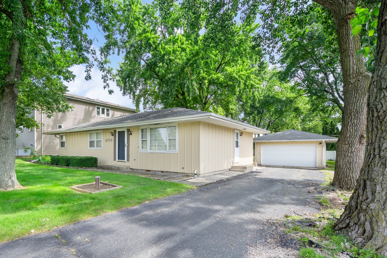 6705 Clarendon Hills Rd, Darien