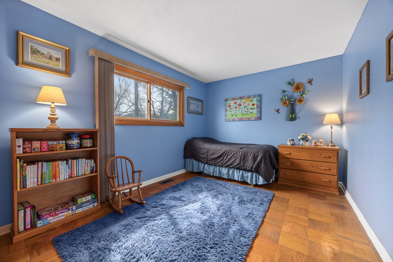 8000 Oakview Lane, Woodridge