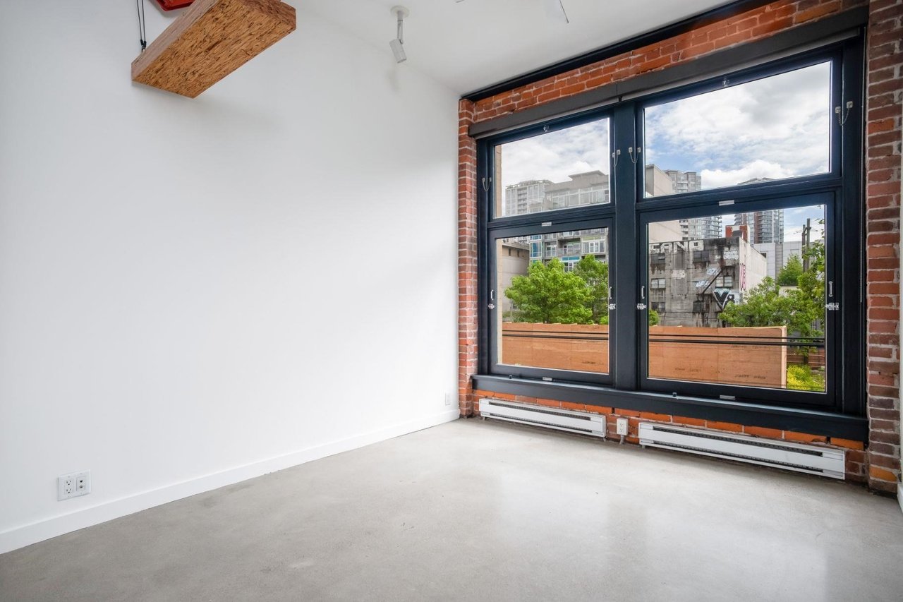 53 W Hastings St, #302