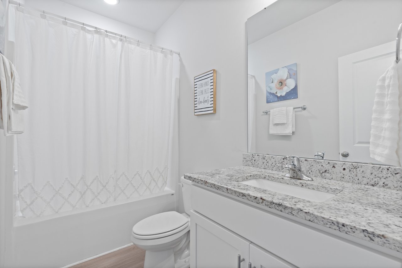 Modern Luxury Meets Spacious Comfort – 5BR/3BA Home