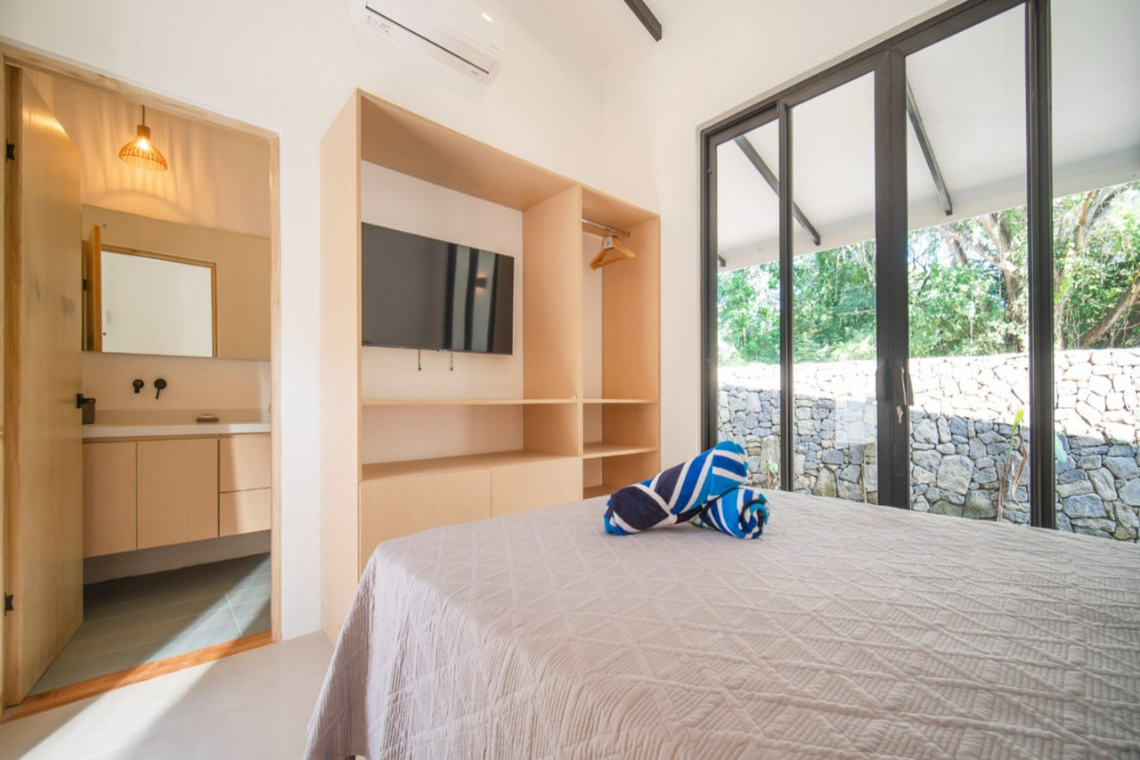 Casa Cenizaro | Elegant 4-Bed Tropical Retreat with Pool in Surfside, Potrero