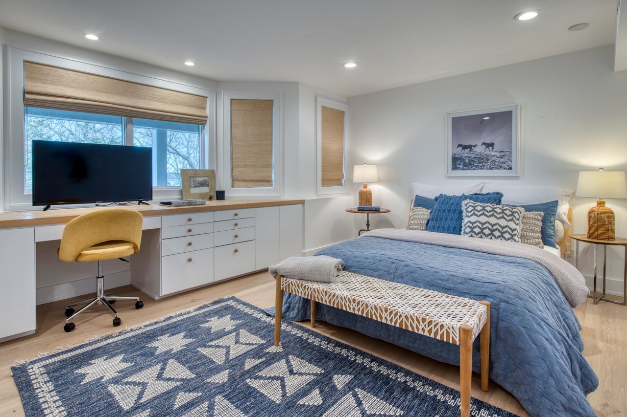 30 Springwood Way, East Hampton