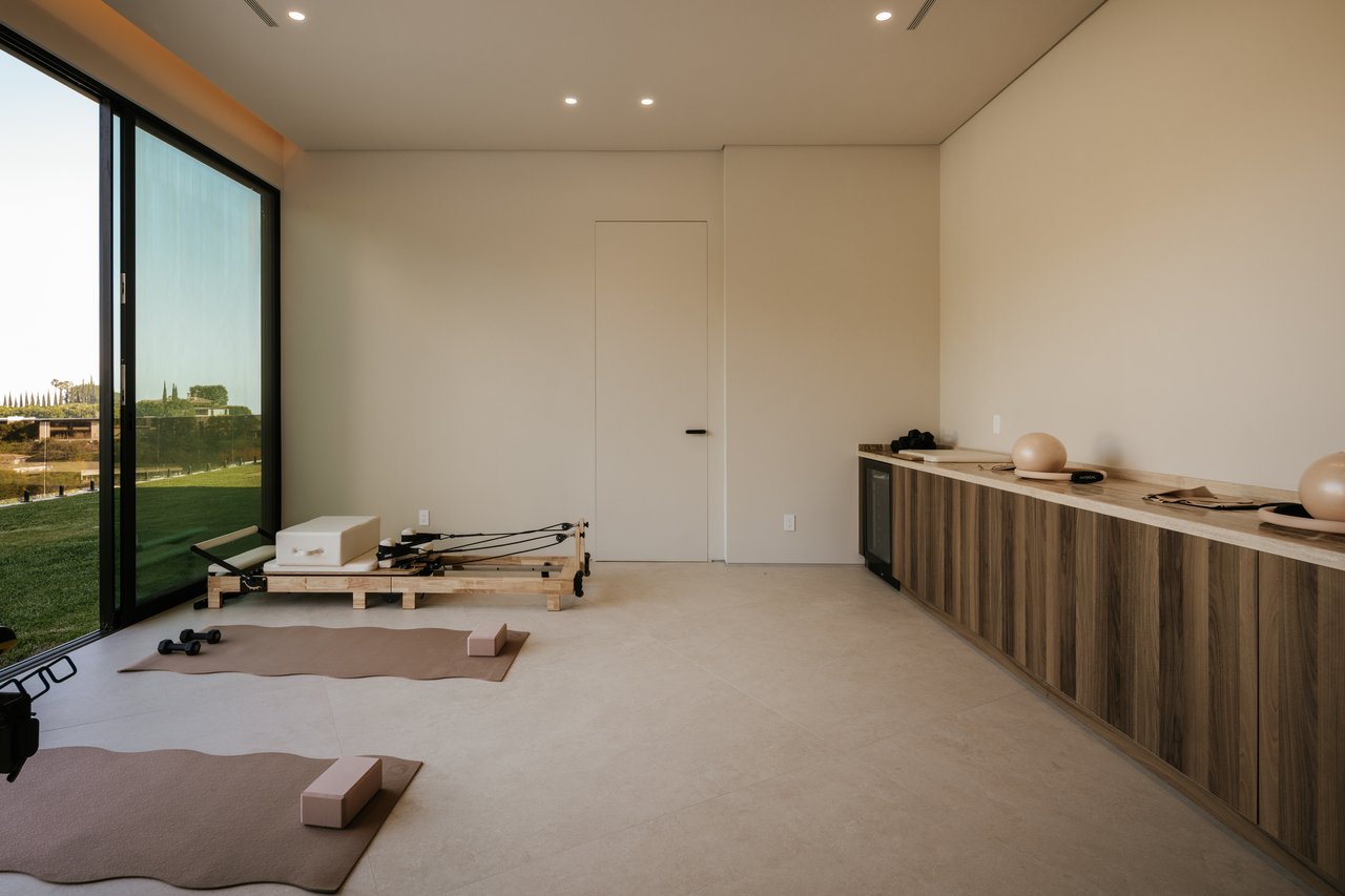 9262 Thrush Way, Hollywood Hills