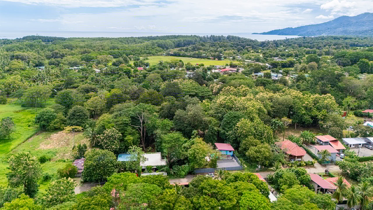Modern Elegance Meets Tropical Lifestyle in Uvita