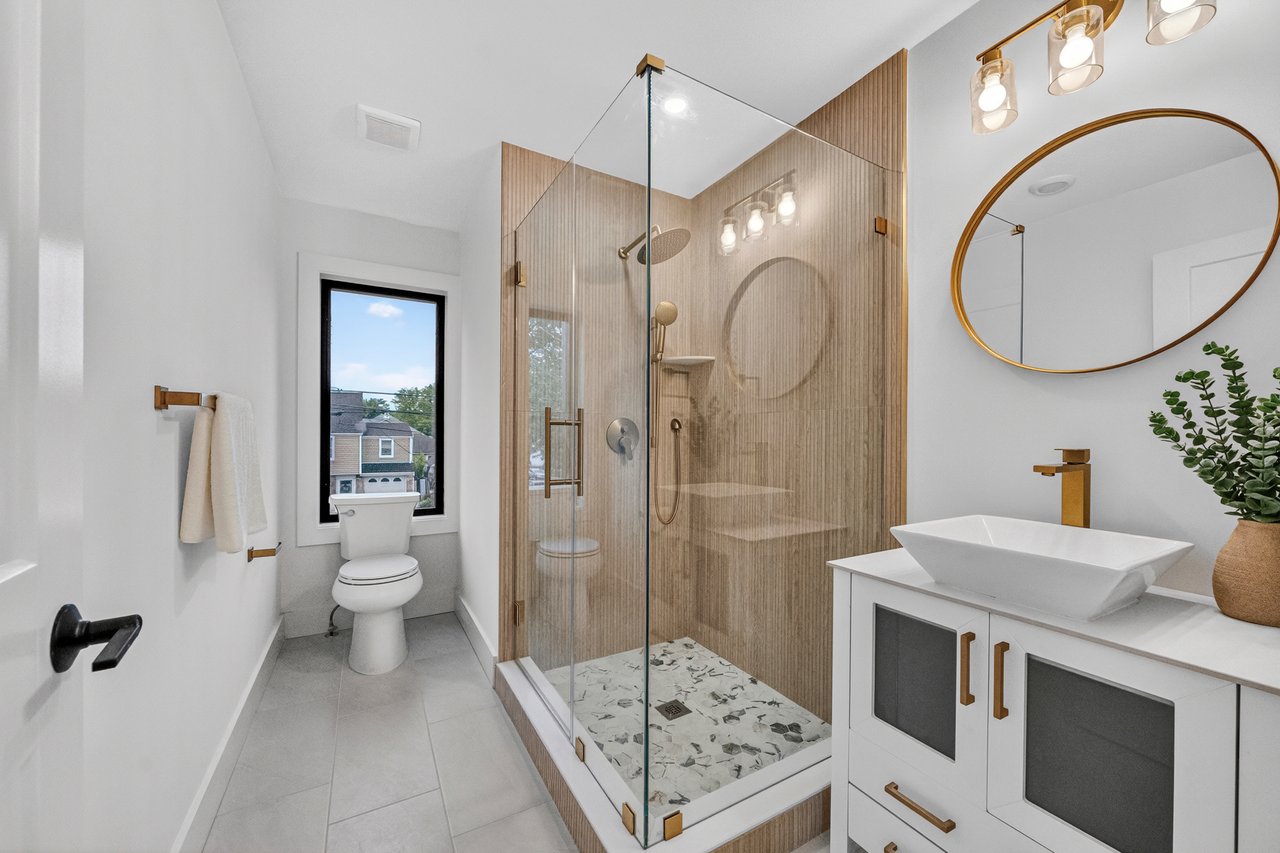 887 Linden Ave, Ridgefield, NJ 07657