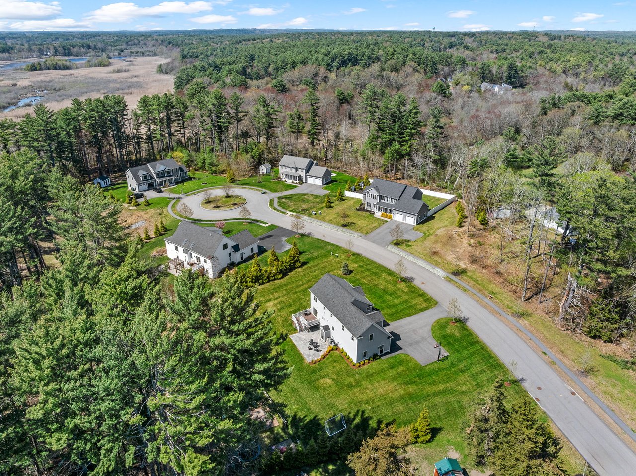 11 Lisa Ln Pembroke, MA 02359