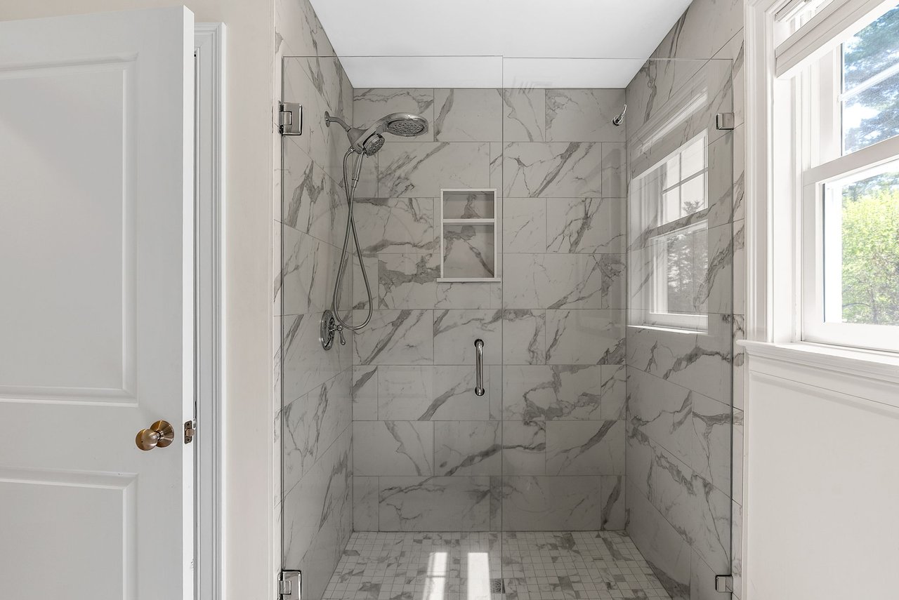 11 Lisa Ln Pembroke, MA 02359