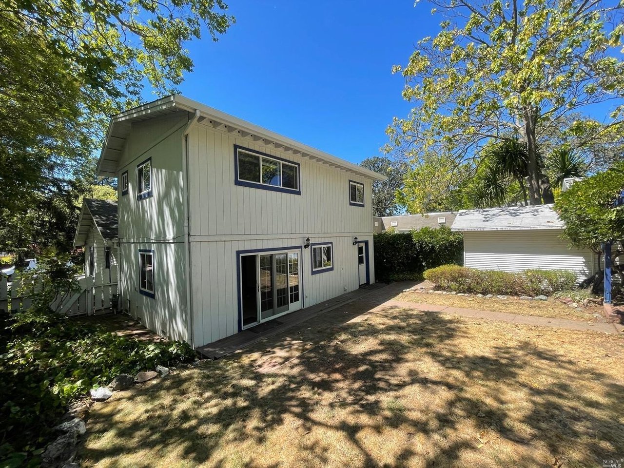 1132 Sir Francis Drake Blvd