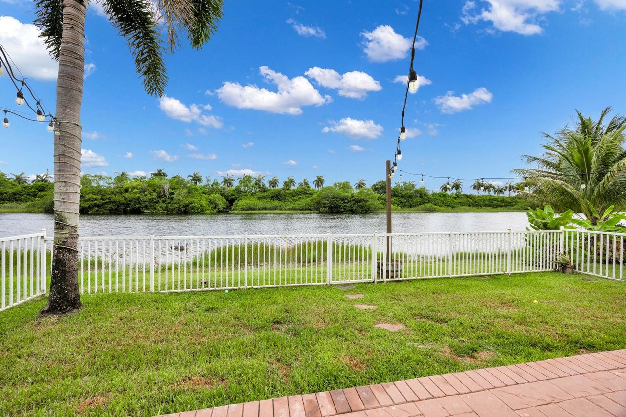 Lakefront Living in Silver Lakes