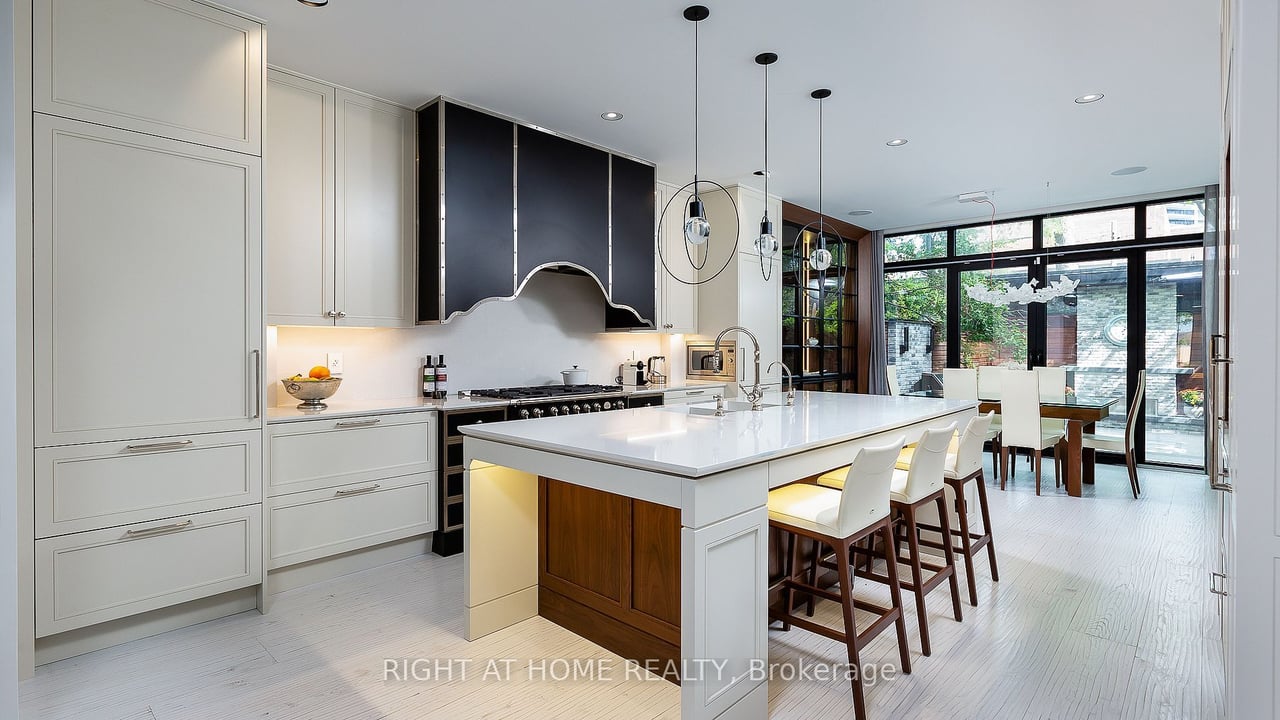YORKVILLE FORESTY LUXURY