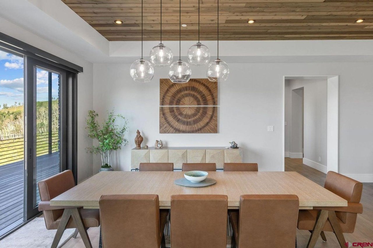 216 E Serapio Dr
