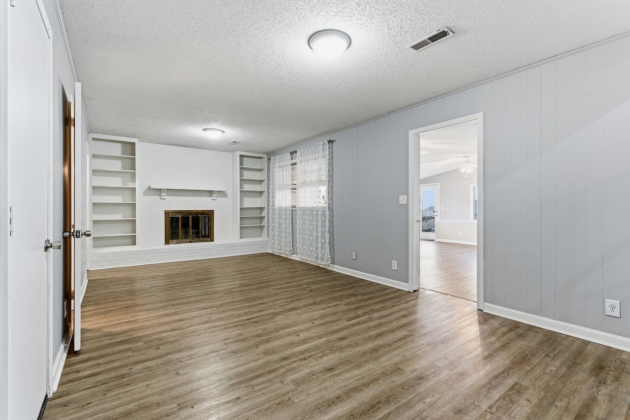 South Huntsville Home with Fireplace & Outdoor Space