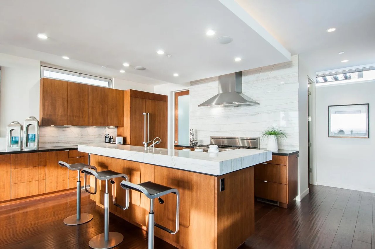611 Bayview Dr