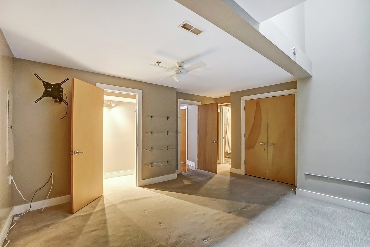 26 E 6th St. (3 units available.) #702, #802 #803