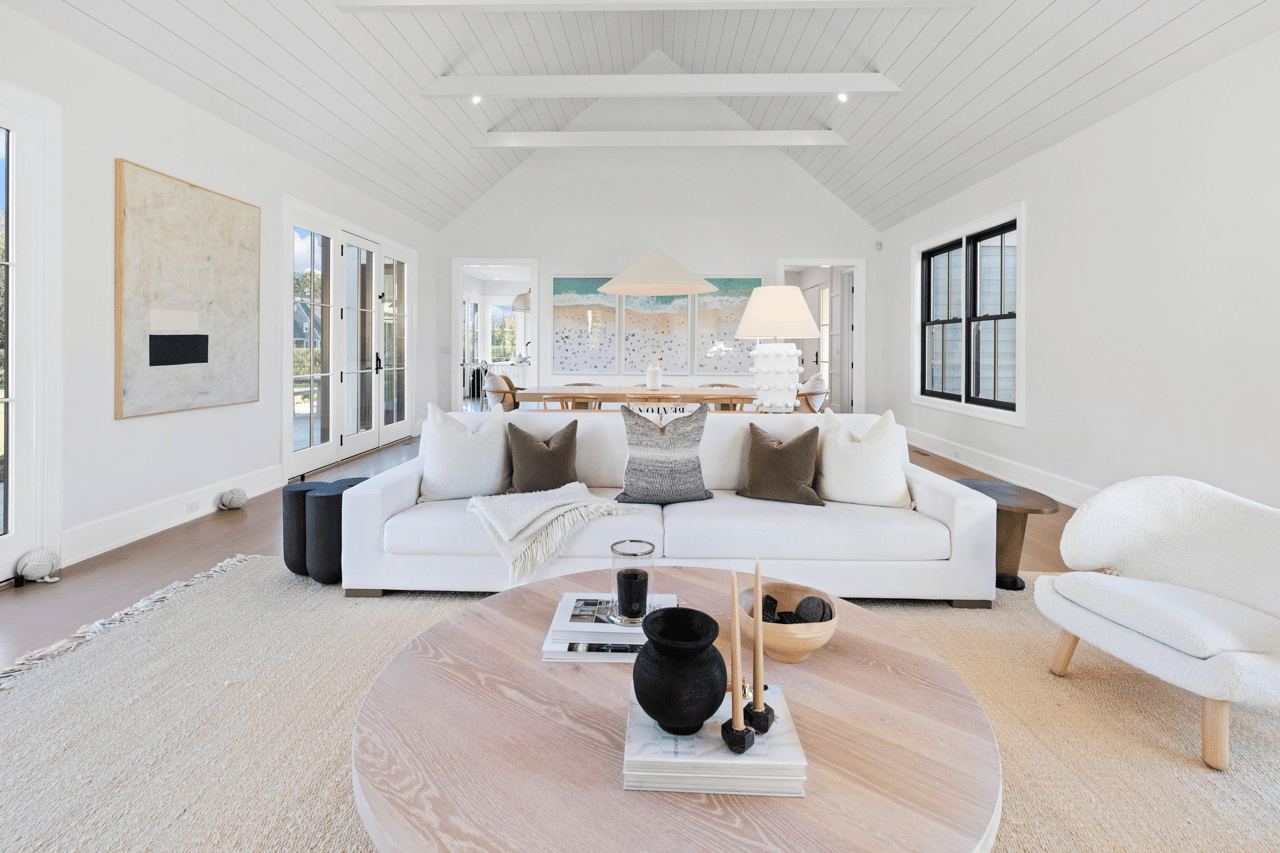 472 Edge of Woods Rd