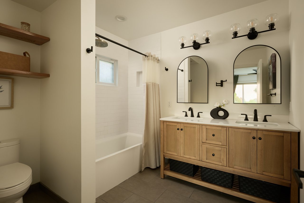 3964 Fredonia Dr, Sunset Strip