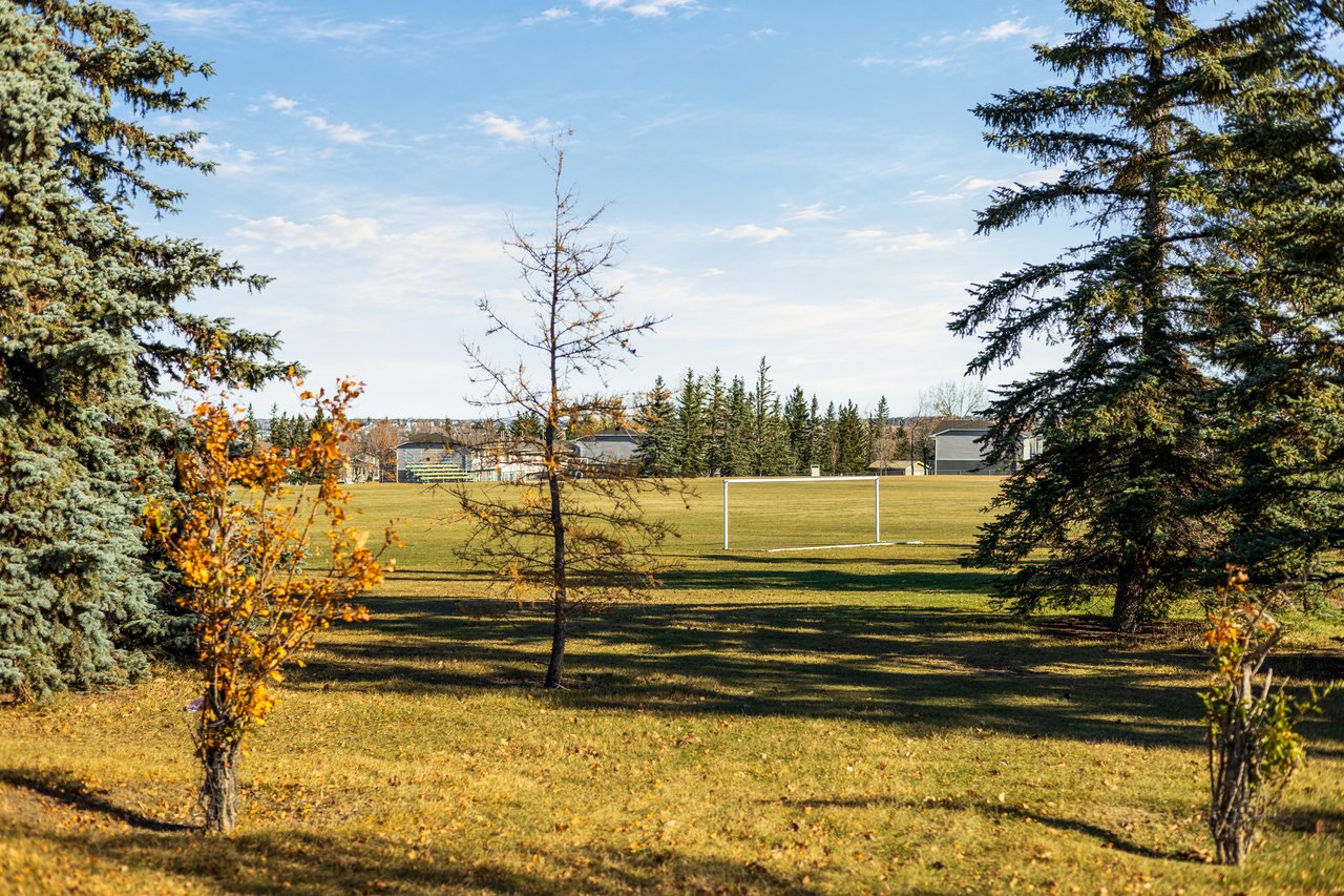 130 MacEwan Park Way NW