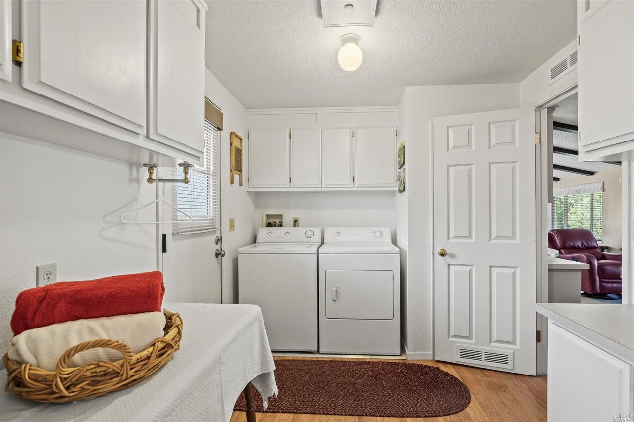 10 Los Robles Ct