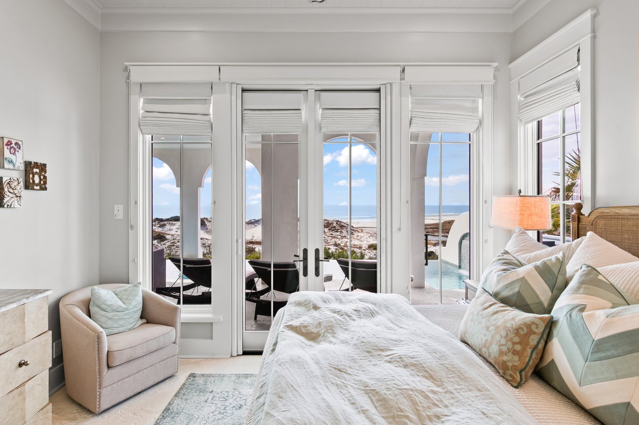 243 W Bermuda Dr