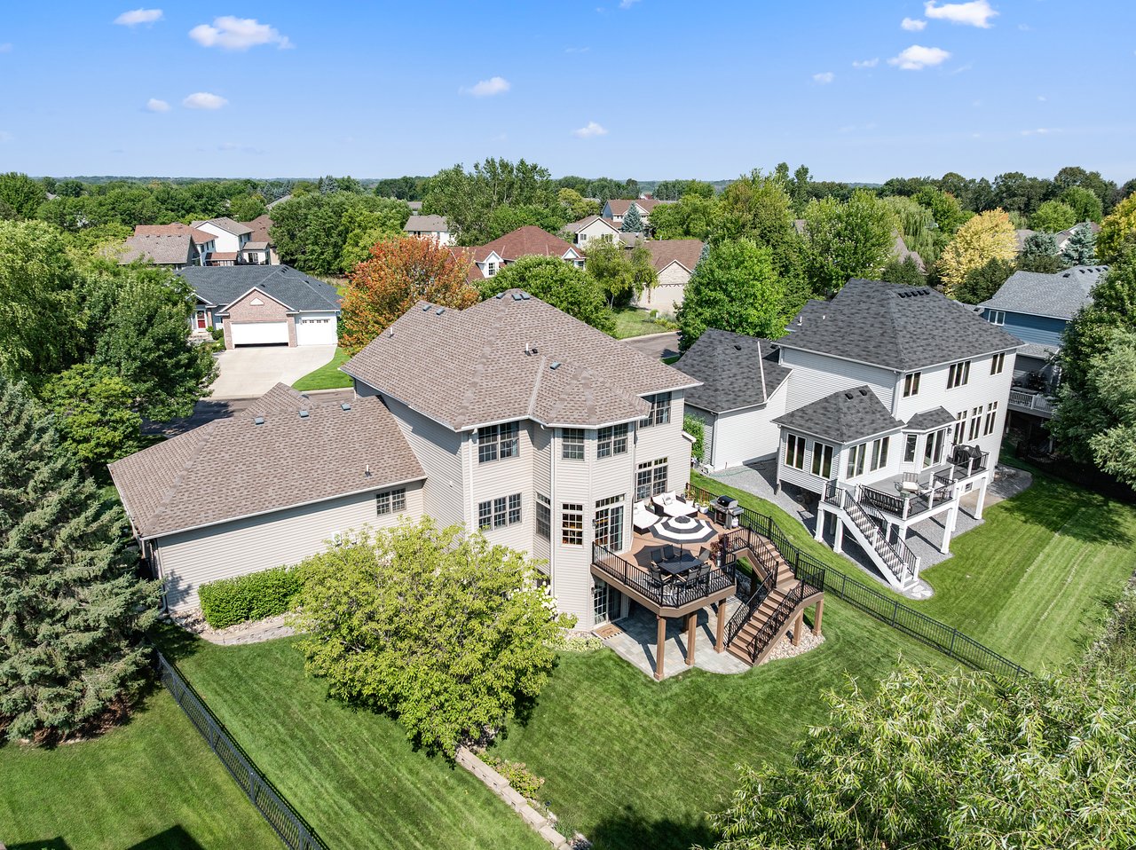 Walkout 2-Story Overlooking the Elm Creek Park Reserve