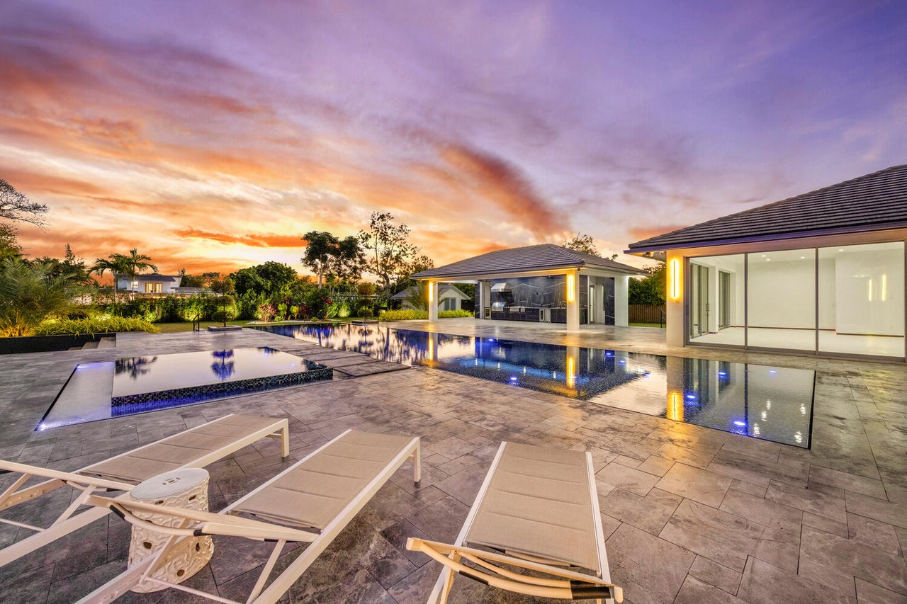 Your Private Resort - Everyday Of The Week