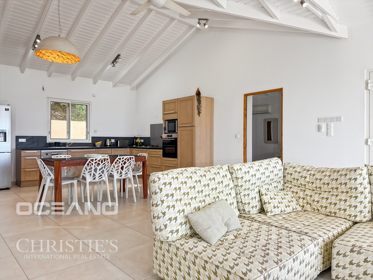 Villa with panoramic sea view